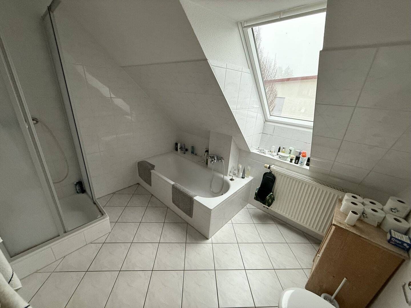 Großzügige Wohnung mit Loggia in guter Wohnlage