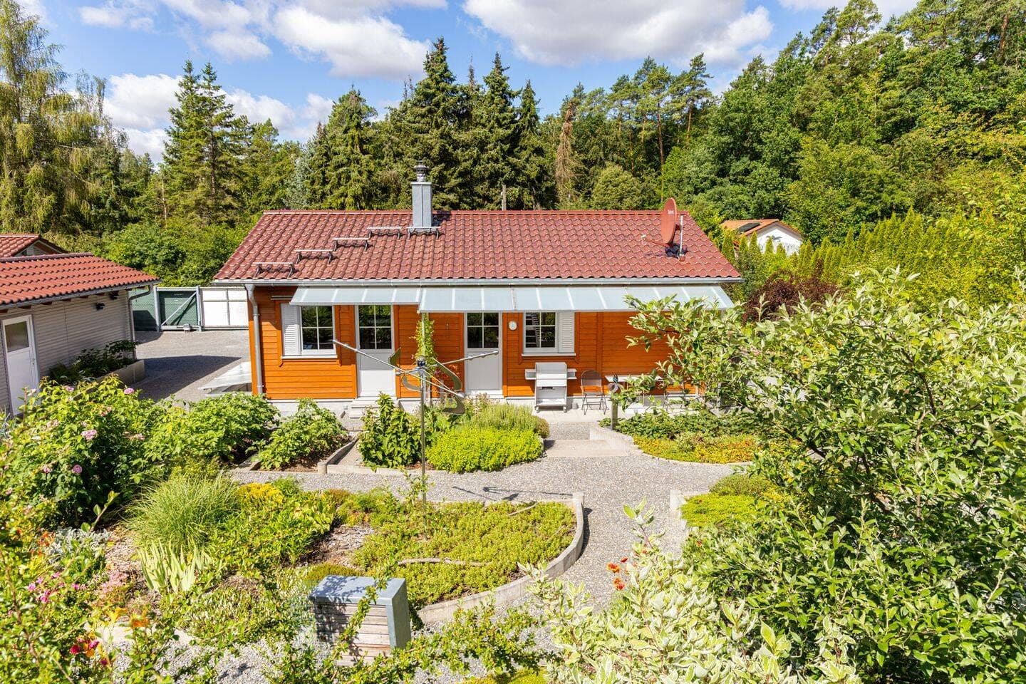 Idylle Pur - Neuwertiges Wochenendhaus mit einzigartigem Garten