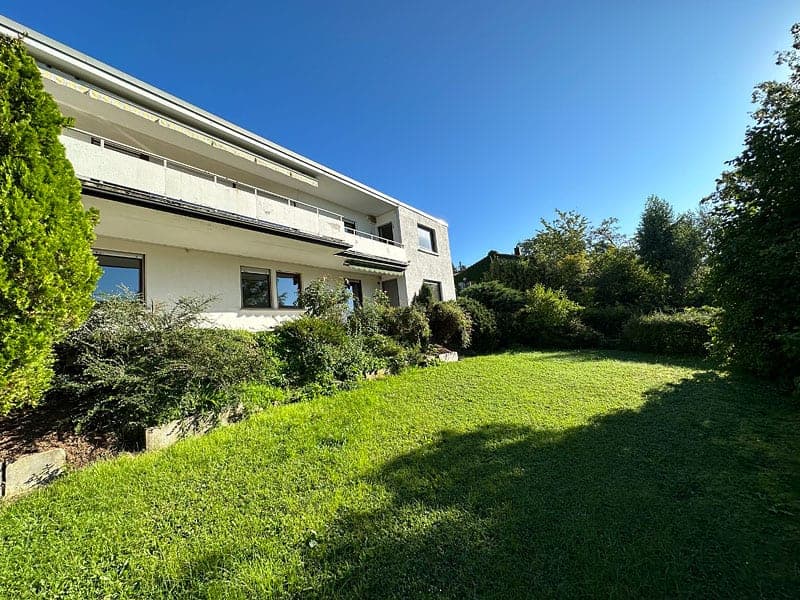 Zweifamilienhaus mit großem Grundstück